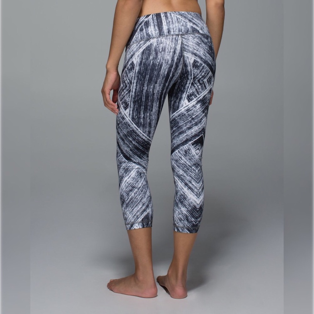 Lululemon Wunder Under Crop II *Full-On Luon - Picture 3 of 15
